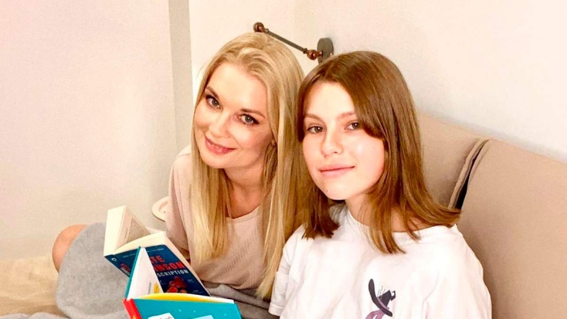 Лидия Таран с дочкой отдыхает во Франции: фото