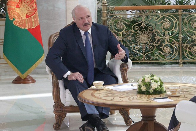 Лукашенко сравнил работу дипломатов с военной службой