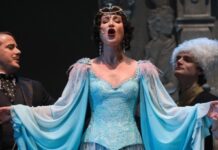 МХАТ пока не подписал контракт с Бузовой на сентябрьские выступления