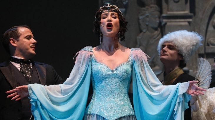 МХАТ пока не подписал контракт с Бузовой на сентябрьские выступления