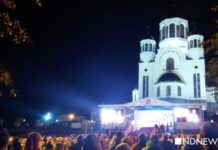 В Екатеринбурге начался несогласованный крестный ход (ФОТО, ВИДЕО)