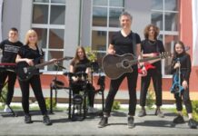 Виктор Винник спел с детьми песню Я с Украины: видео