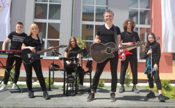 Виктор Винник спел с детьми песню Я с Украины: видео