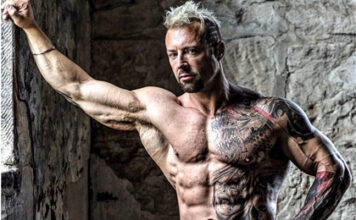 Выглядящий в два раза младше своего возраста бодибилдер раскрыл секрет молодости