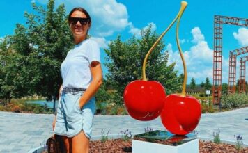 Жена Решетника поразила стильным образом в Черкассах фото