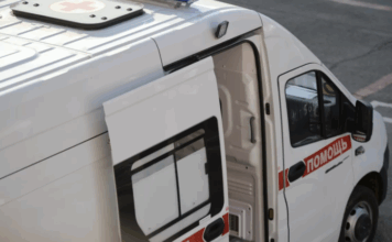 Богомаз: водитель ранен при атаке БПЛА по микроавтобусу в Брянской области