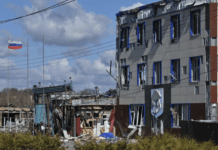 Песков: Украина бьёт по жилым домам, а Россия — только по военным целям