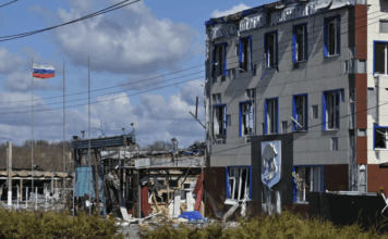 Песков: Украина бьёт по жилым домам, а Россия — только по военным целям